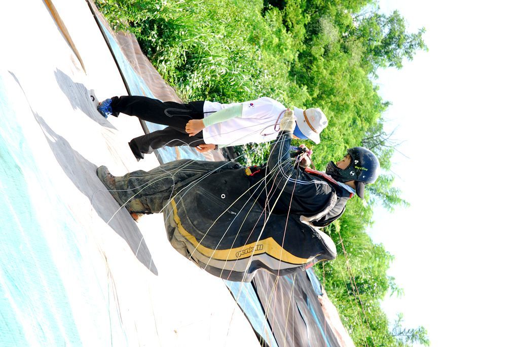 100808D10_0192para.jpg