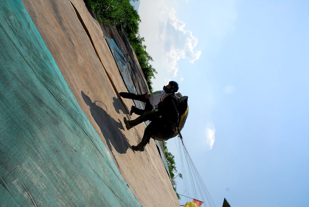 100808D10_0204para.jpg