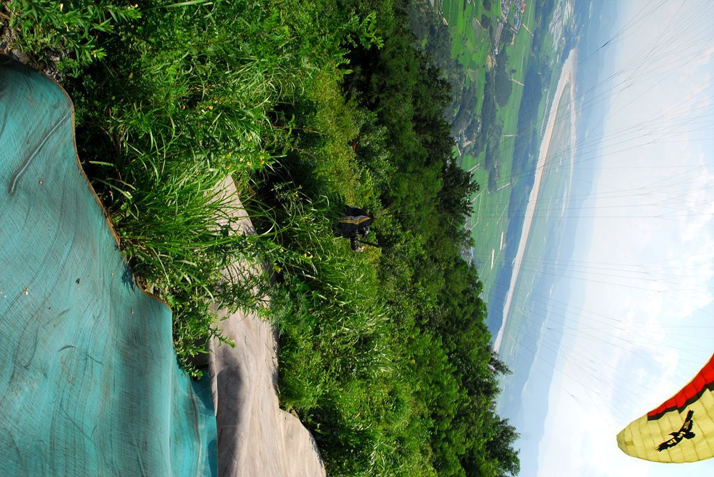 100808D10_0212para.jpg