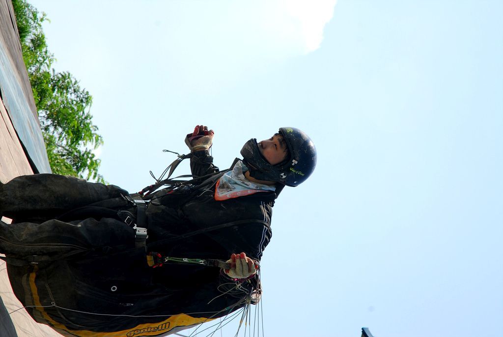 100808D10_0200para.jpg