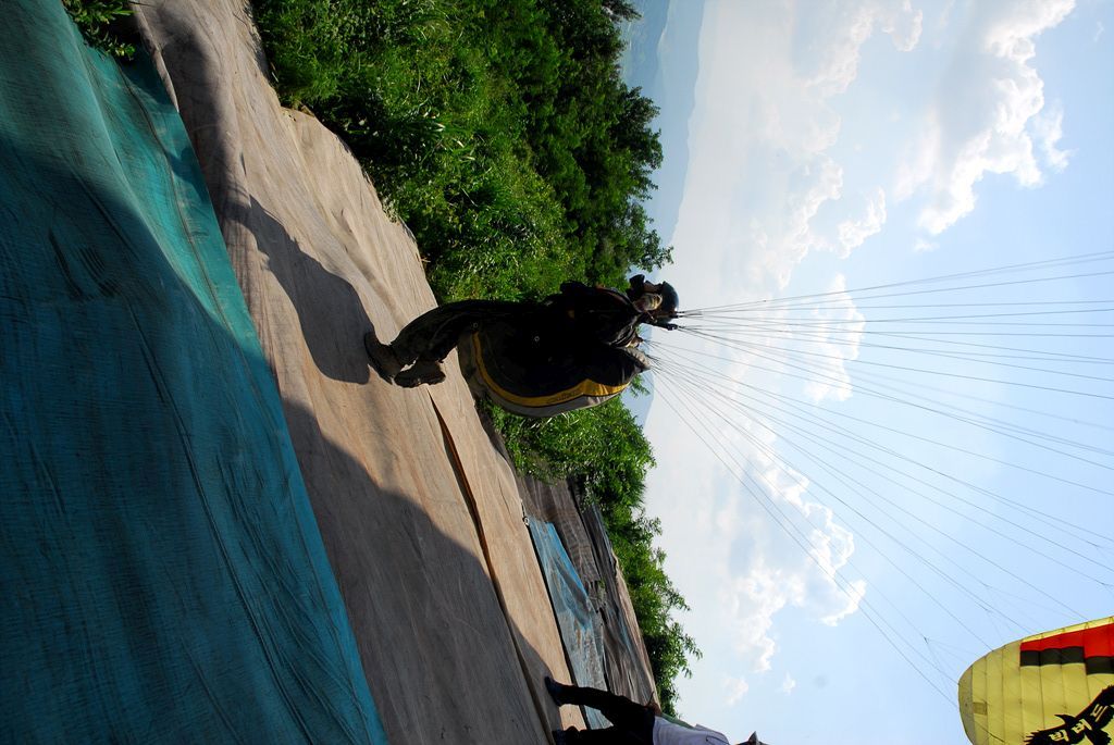 100808D10_0208para.jpg